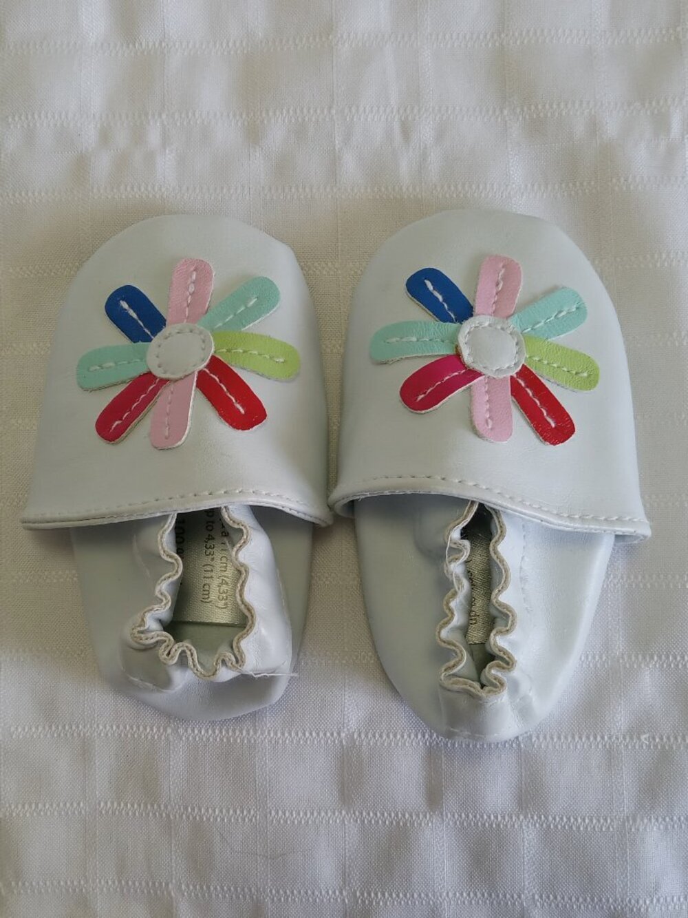 Small white 100% PU loafers with a sun design 4 inches